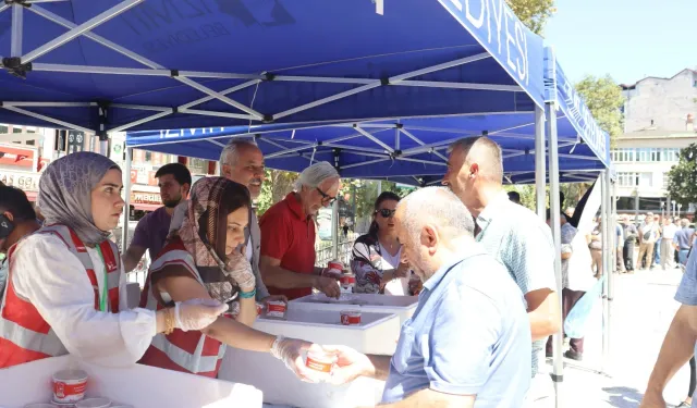 İzmit, depremde hayatını kaybeden vatandaşları andı