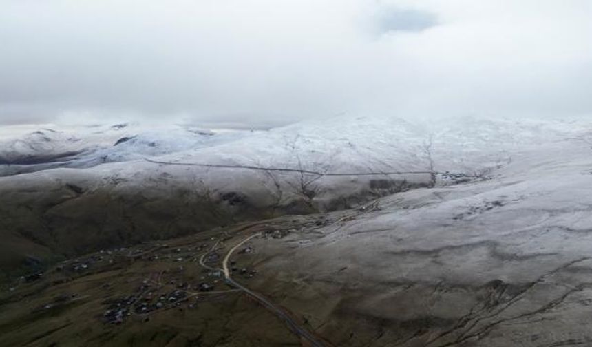 Giresun'un Kümbet Yaylası beyaza büründü